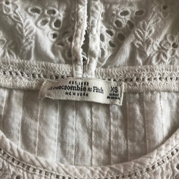 White sleeveless Abercrombie and Fitch blouse - Picture 5 of 5